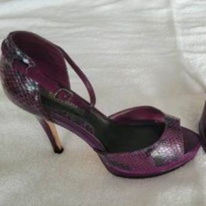 White House Black Market size 6, purple & black